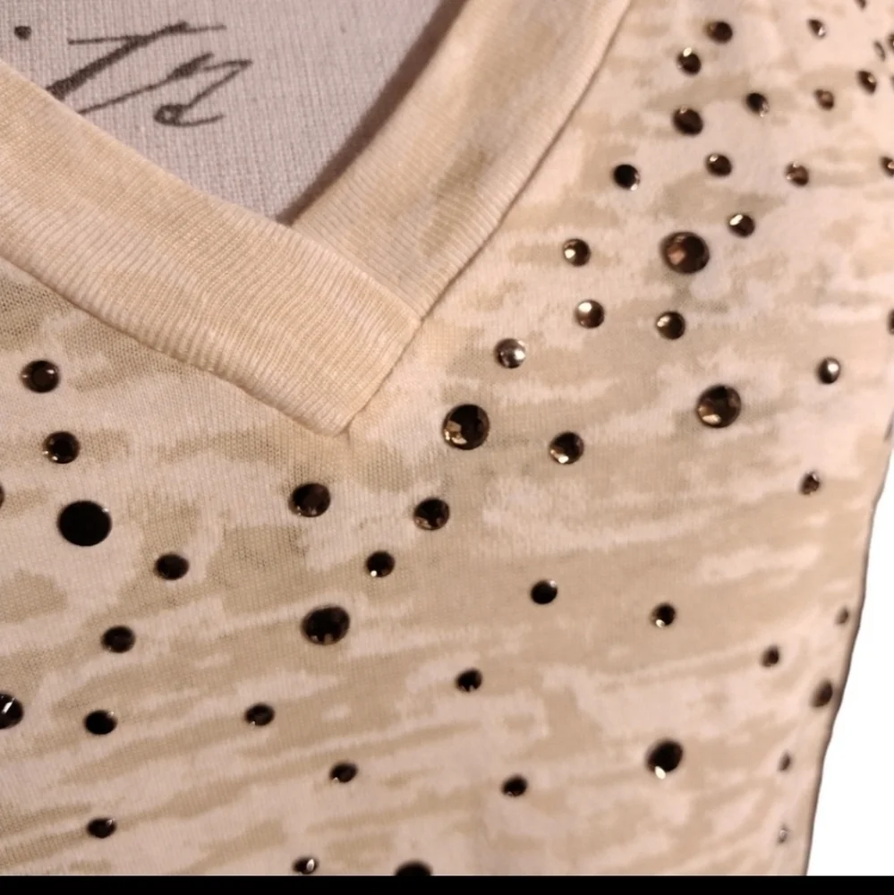 NEXT Level V-Neck Rhinestone Top NWOT - Picture 4 of 4